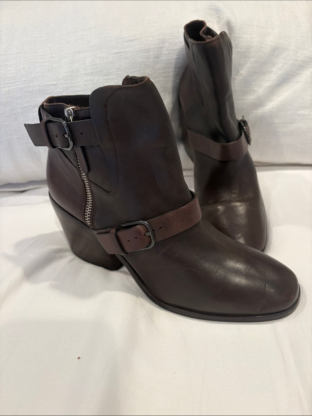 Pour La Victoire Dark Brown Leather Buckle Ankle Booties 9M